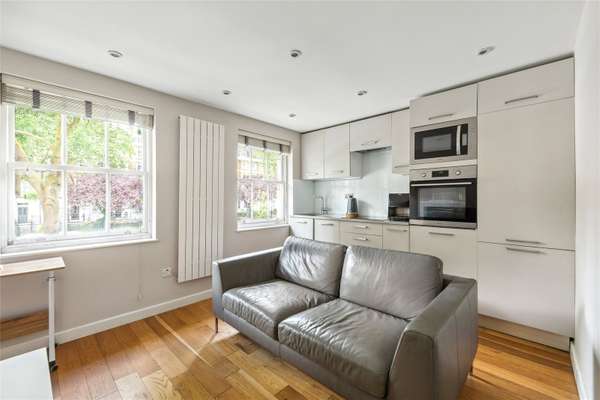 Flat Alleyn Court in City of Westminster