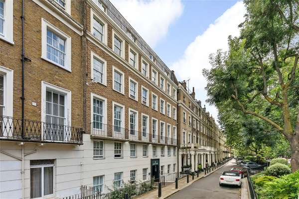 Flat Alleyn Court in City of Westminster