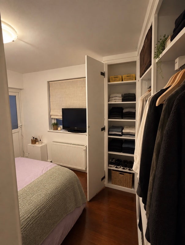 Flat Heyford Avenue in Greater London