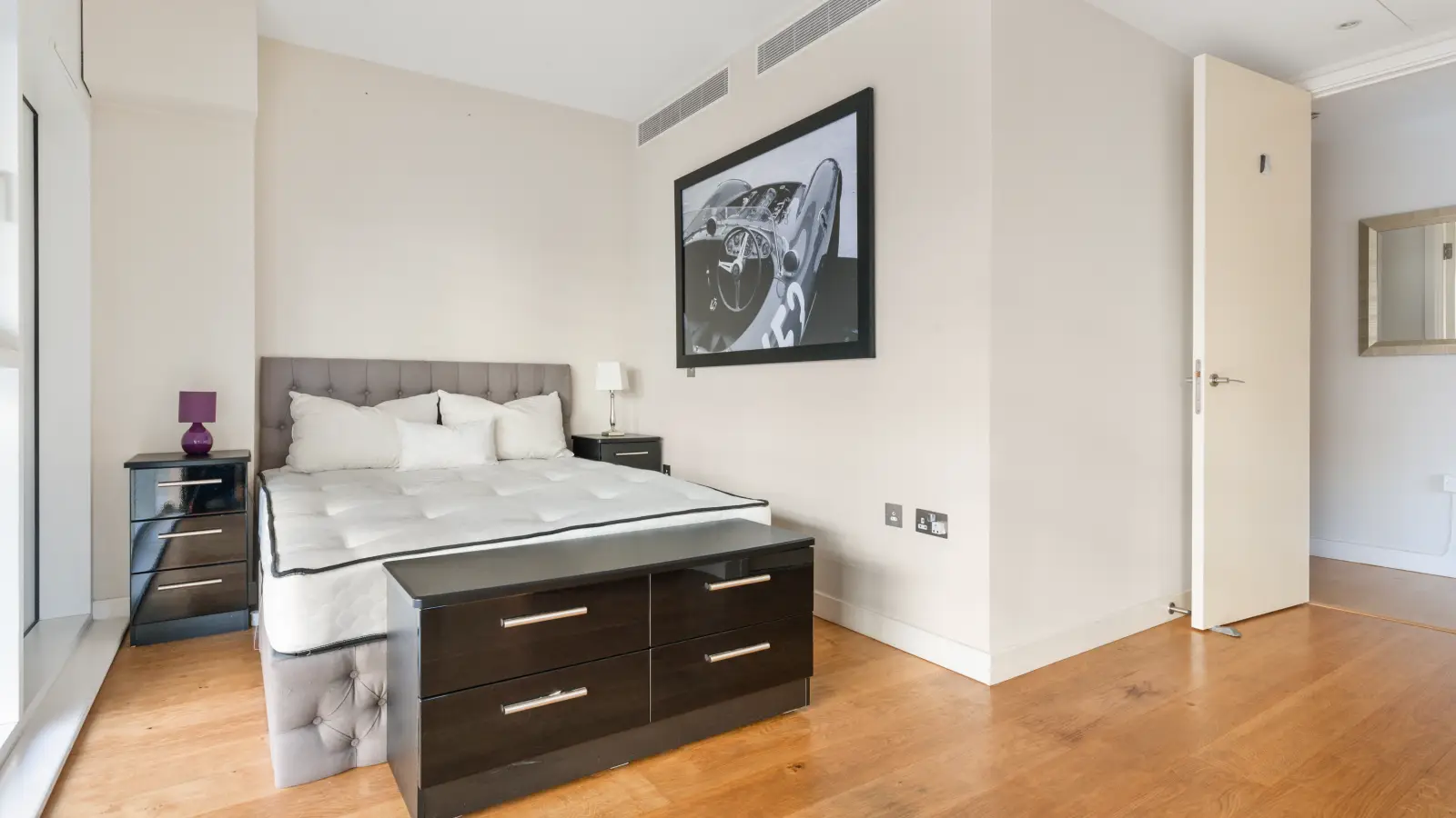 Flat Gatliff Road in City of Westminster