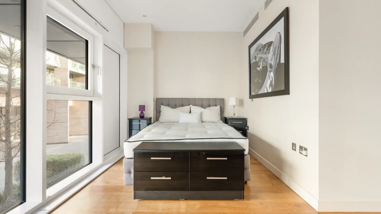 Flat Gatliff Road in City of Westminster