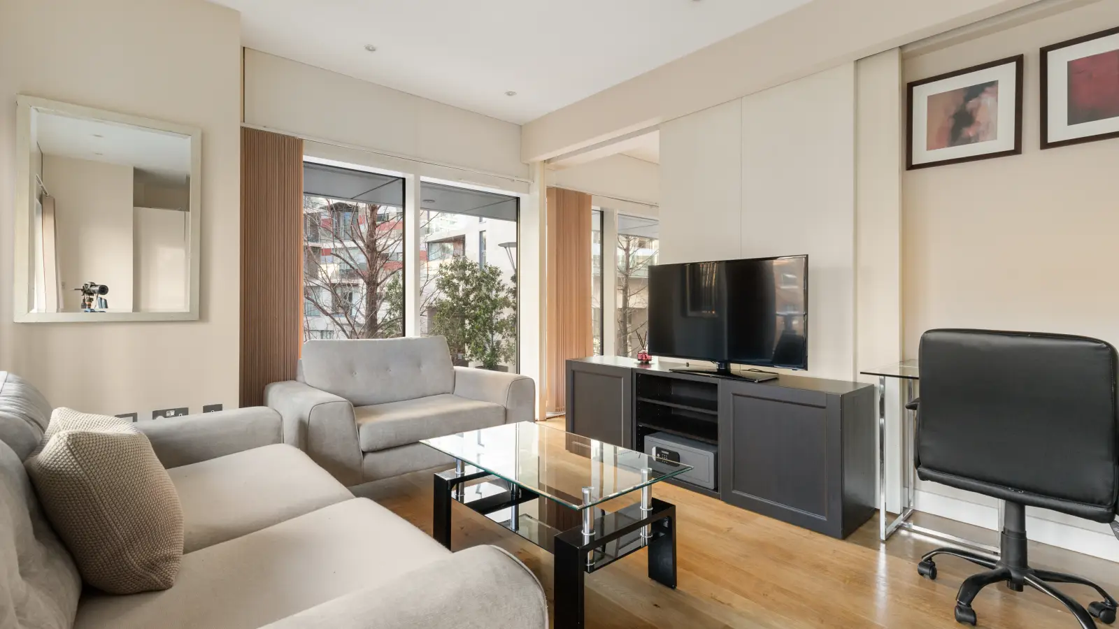 Flat Gatliff Road in City of Westminster