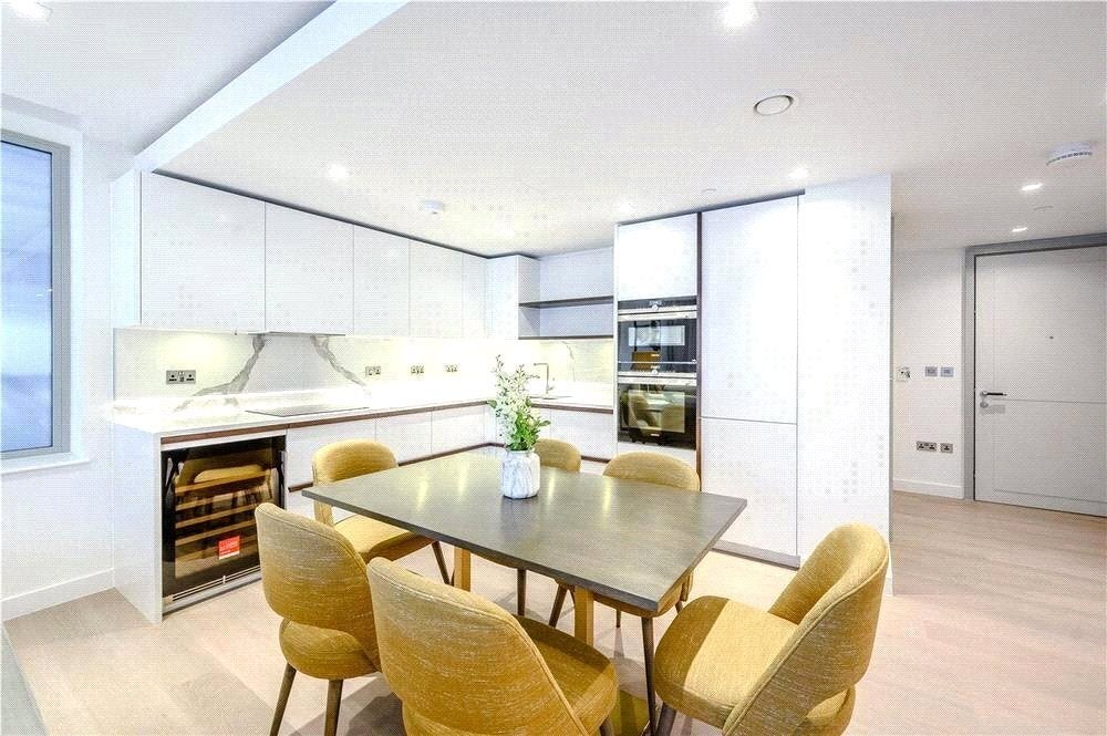 Flat Bollo Bridge Road in Greater London