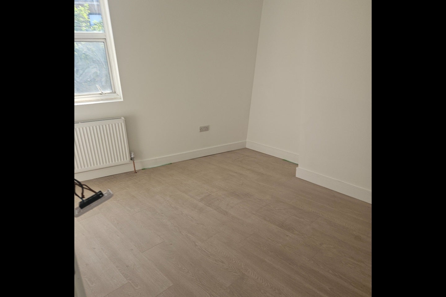Flat Commercial Road in Greater London