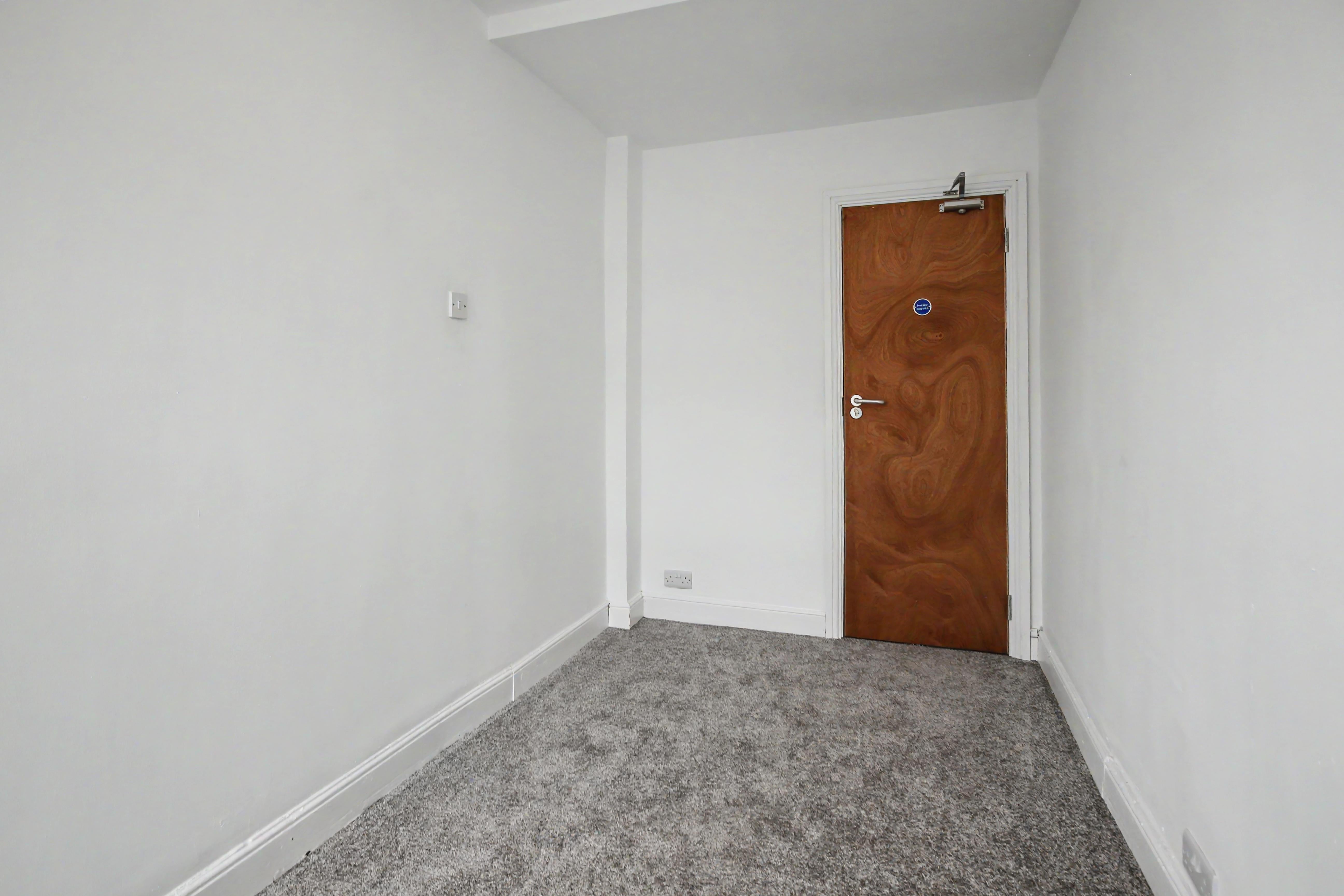 Room Crown Street in Kettering