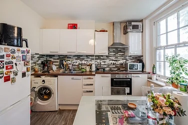 Flat Cobourg Road Estate in Greater London