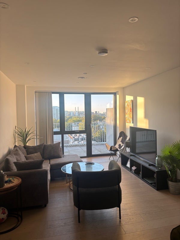 Flat Clapham Road in Greater London