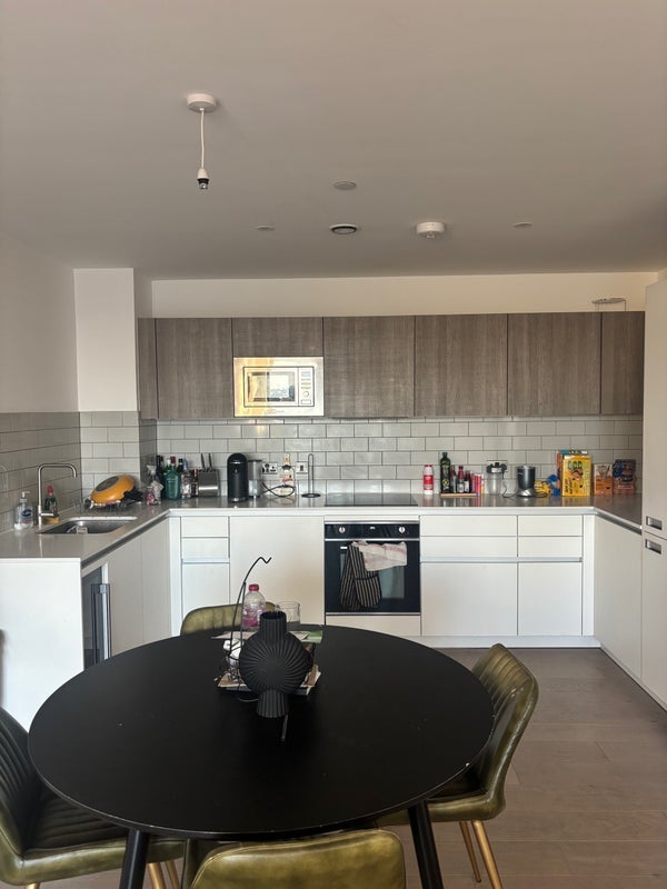 Flat Clapham Road in Greater London
