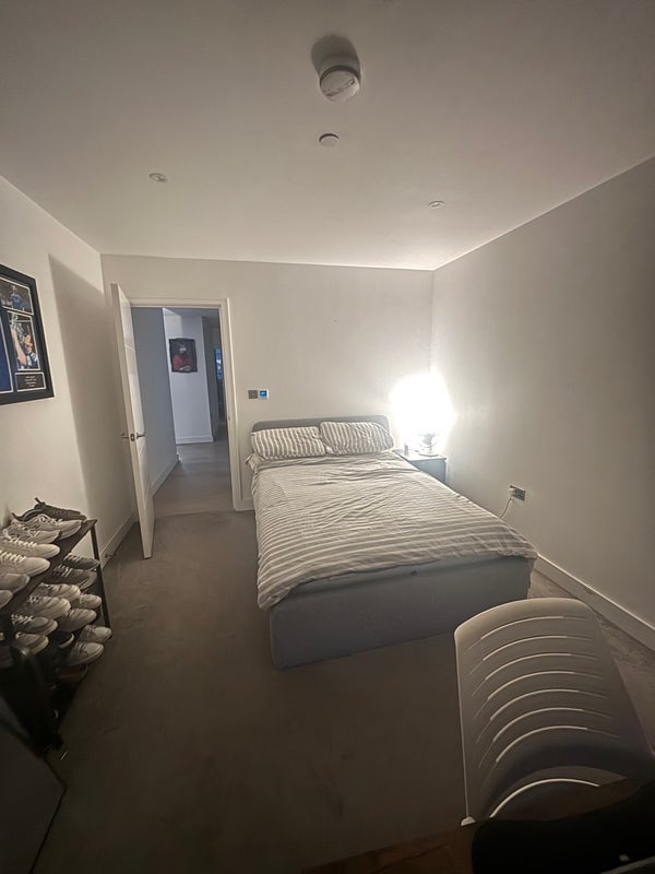 Flat Clapham Road in Greater London