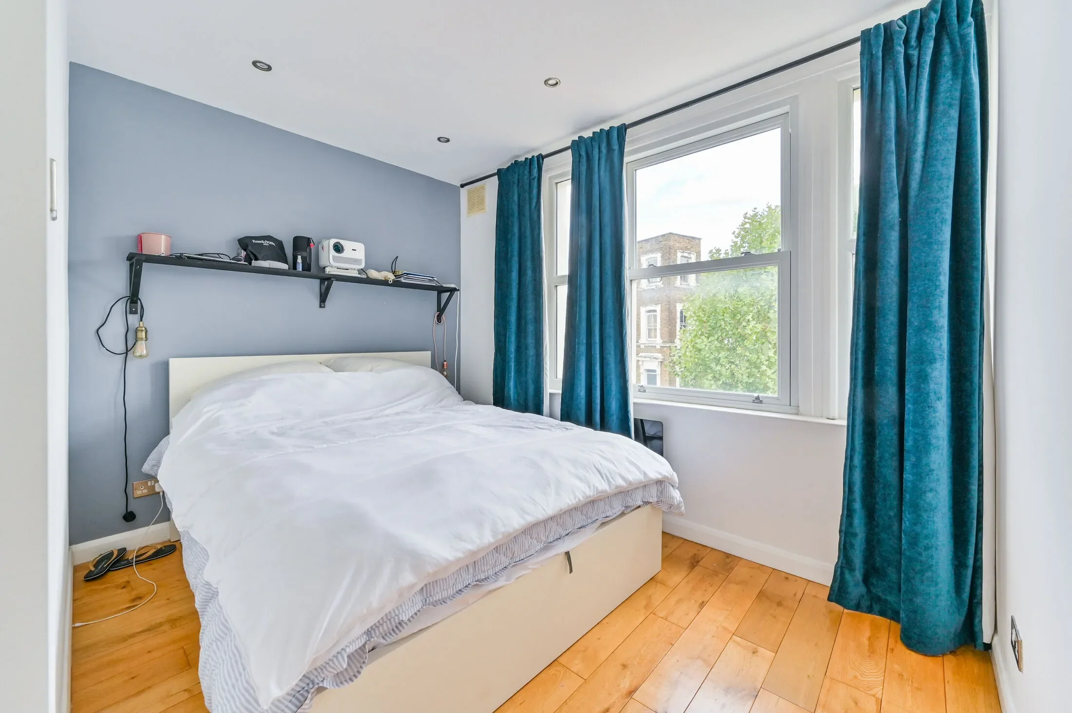 Flat Harrow Road in City of Westminster