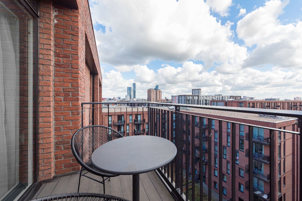 Flat Lockside Lane in Salford