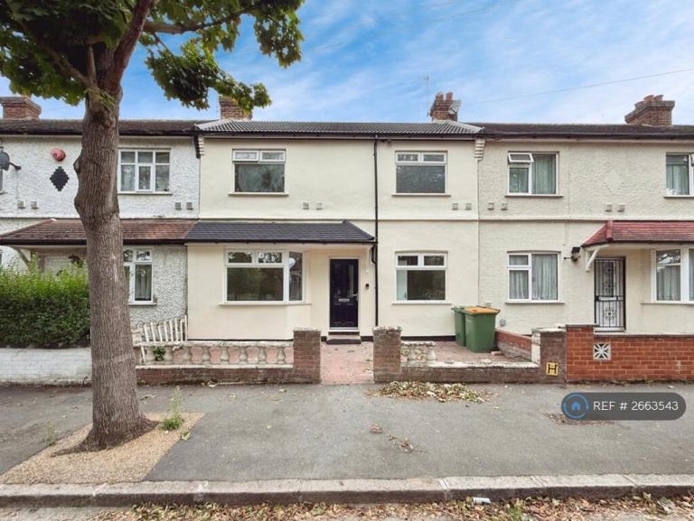 House Reynolds Avenue in Greater London