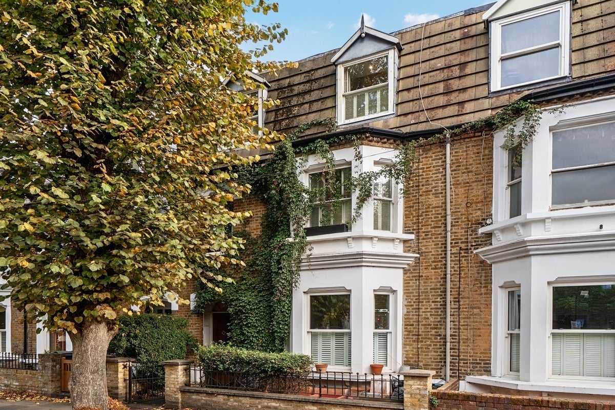 Flat Upham Park Road in Greater London