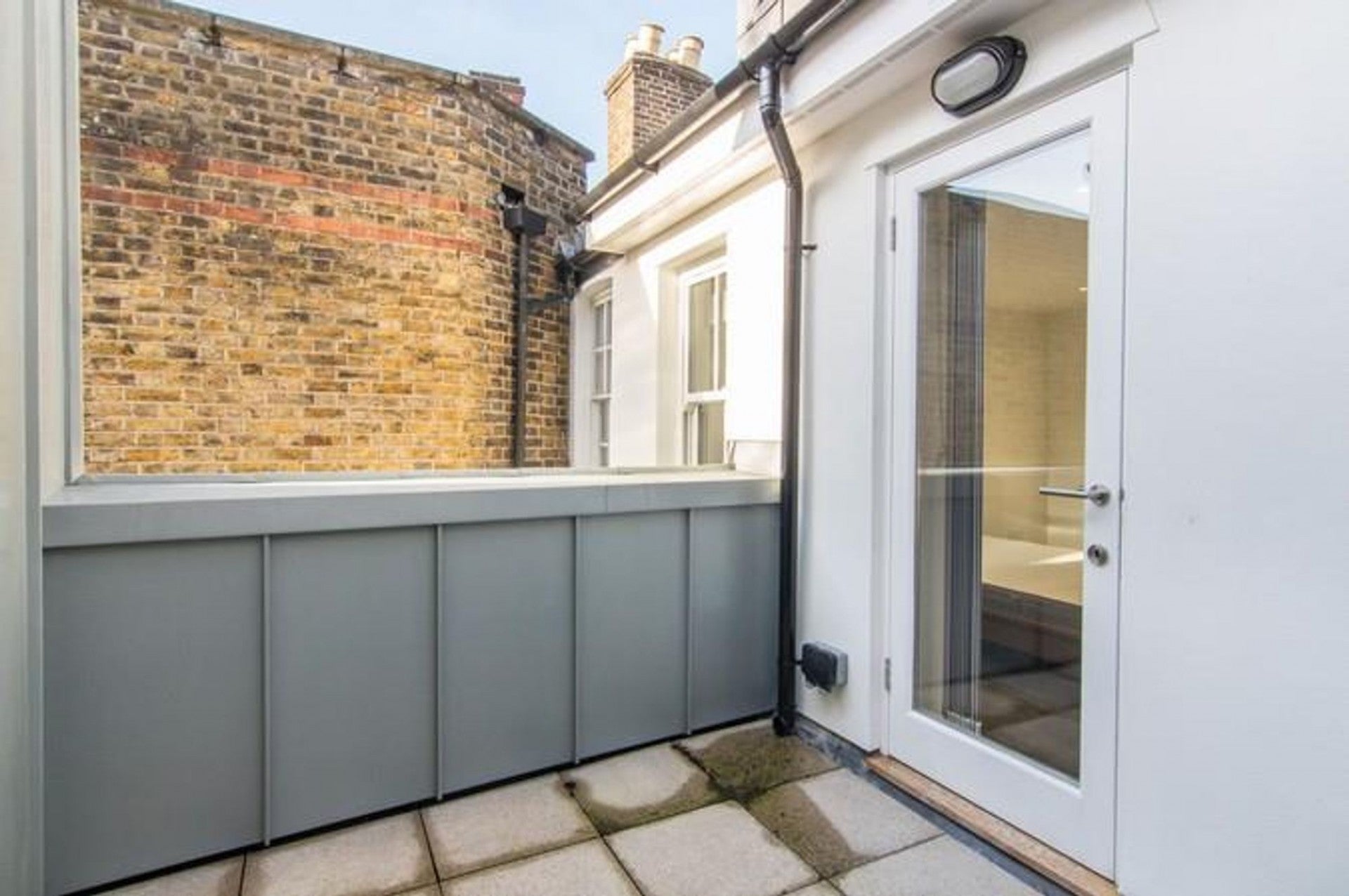 Flat Upper Richmond Road in Greater London