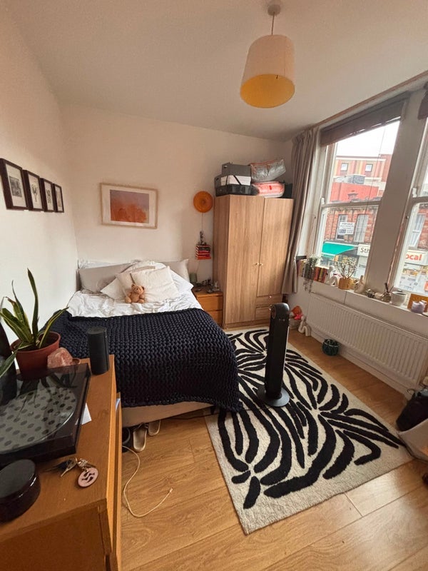 Room Coldharbour Lane in Greater London