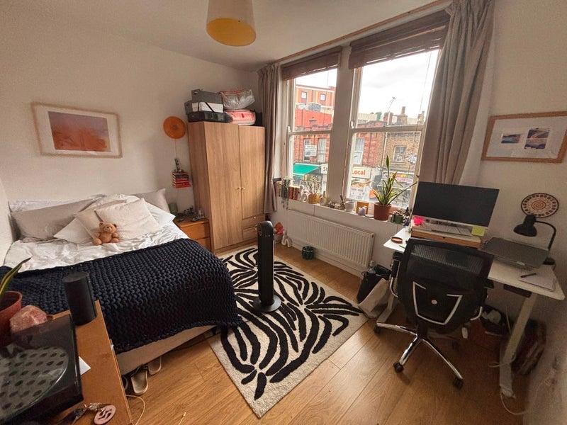 Room Coldharbour Lane in Greater London