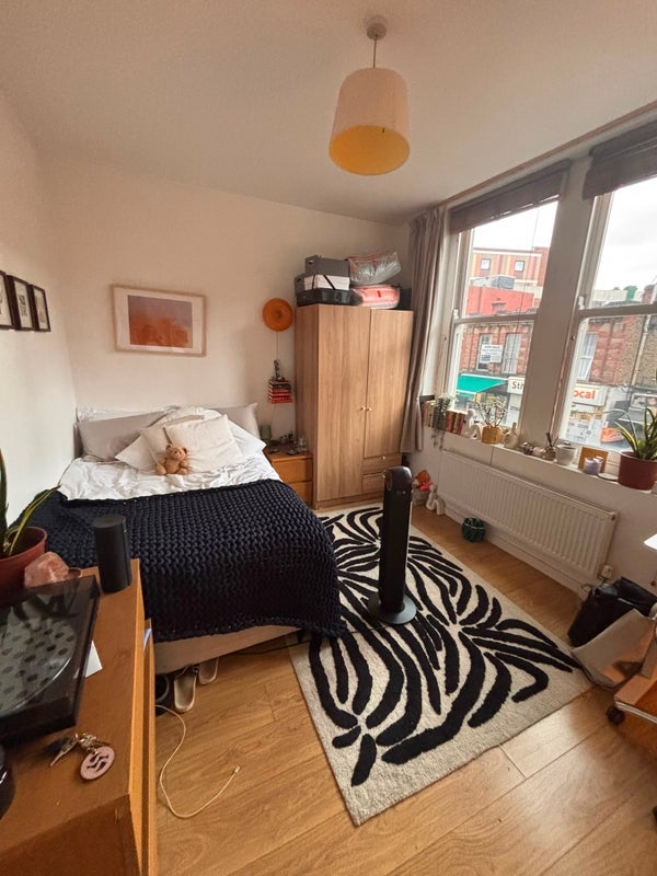 Room Coldharbour Lane in Greater London