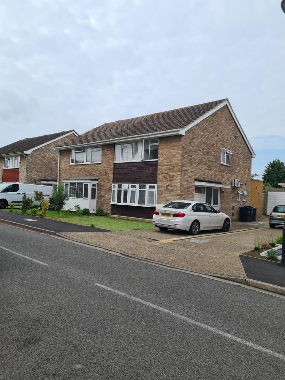 House Hoylake Gardens in Greater London