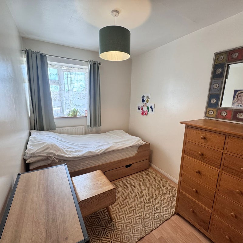 Room Pope Road in Greater London