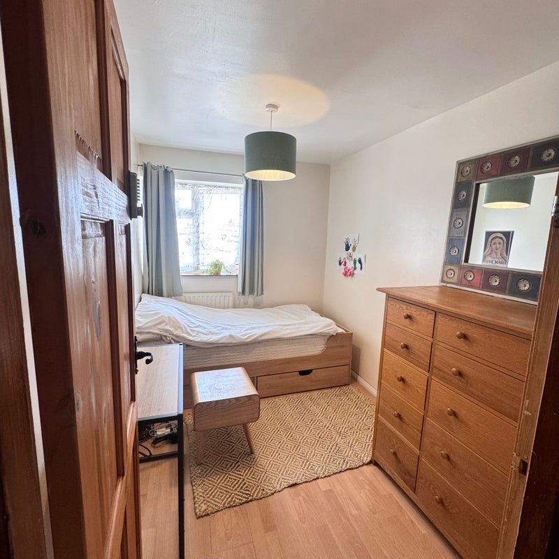 Room Pope Road in Greater London