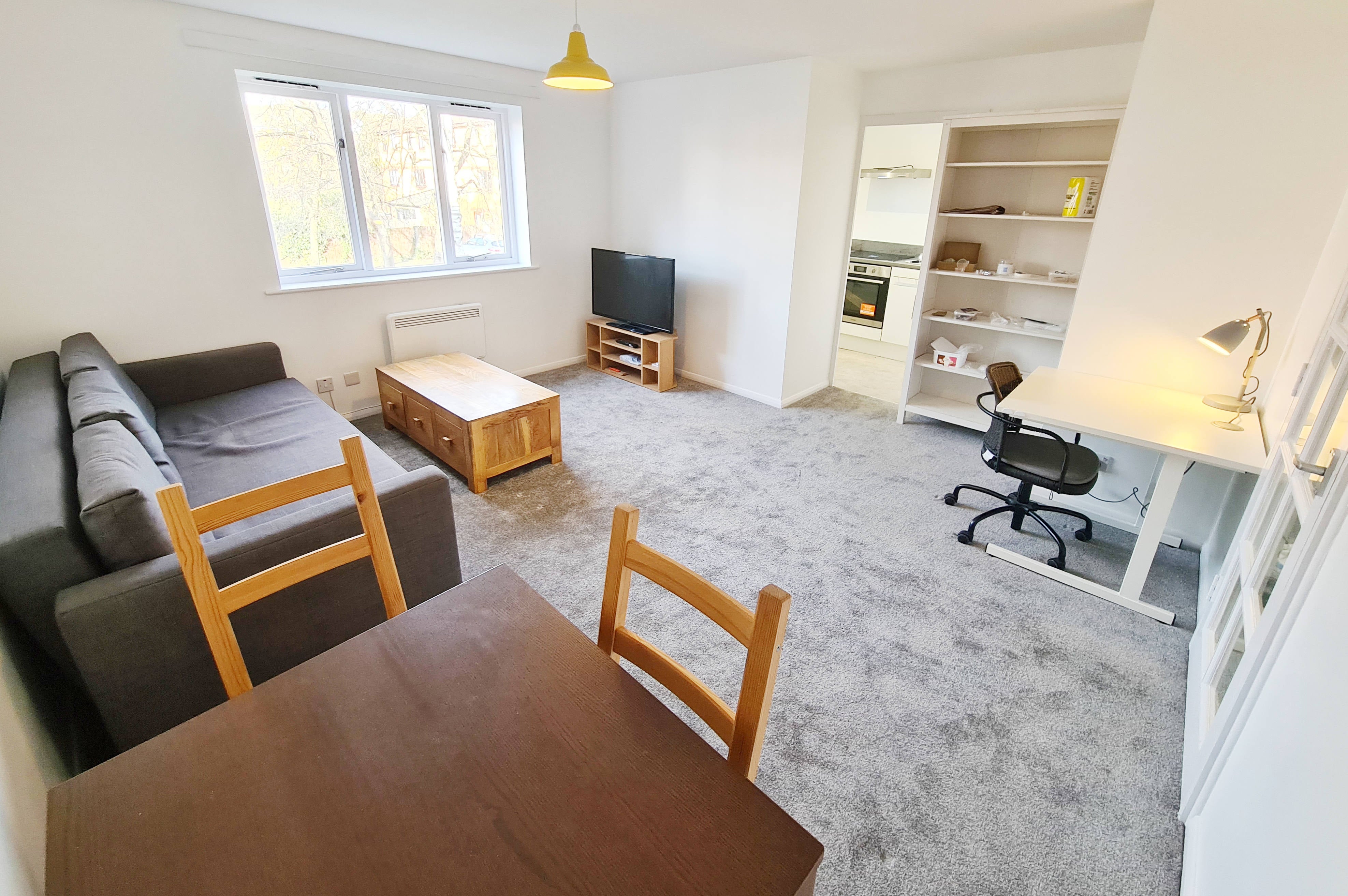 Flat Ruston Road in Greater London