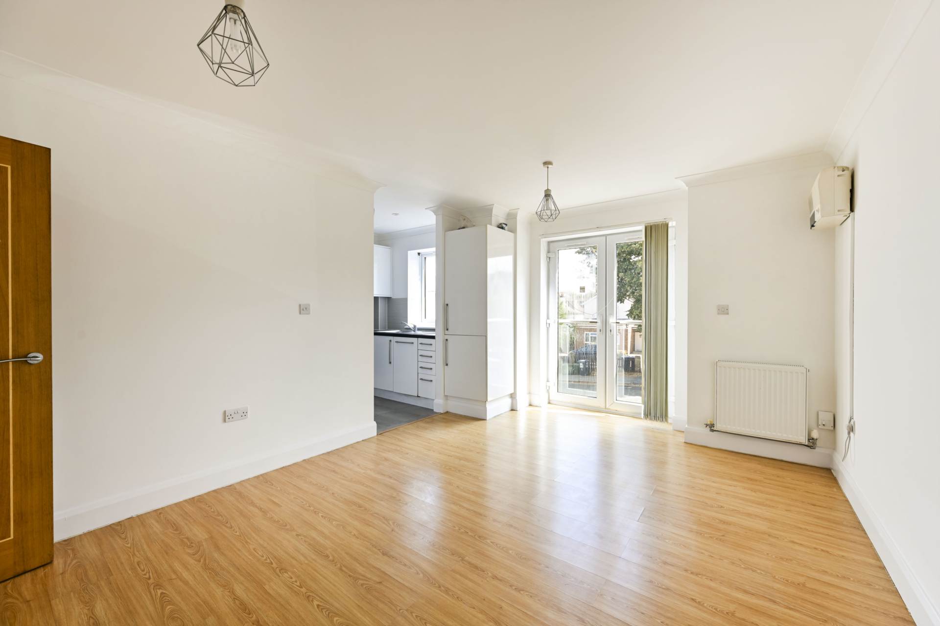 Flat Woodbury Close in Greater London