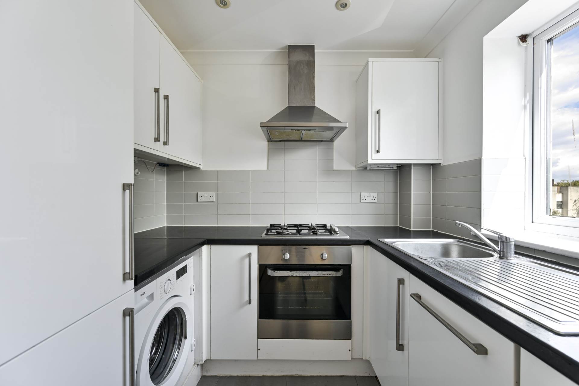 Flat Woodbury Close in Greater London