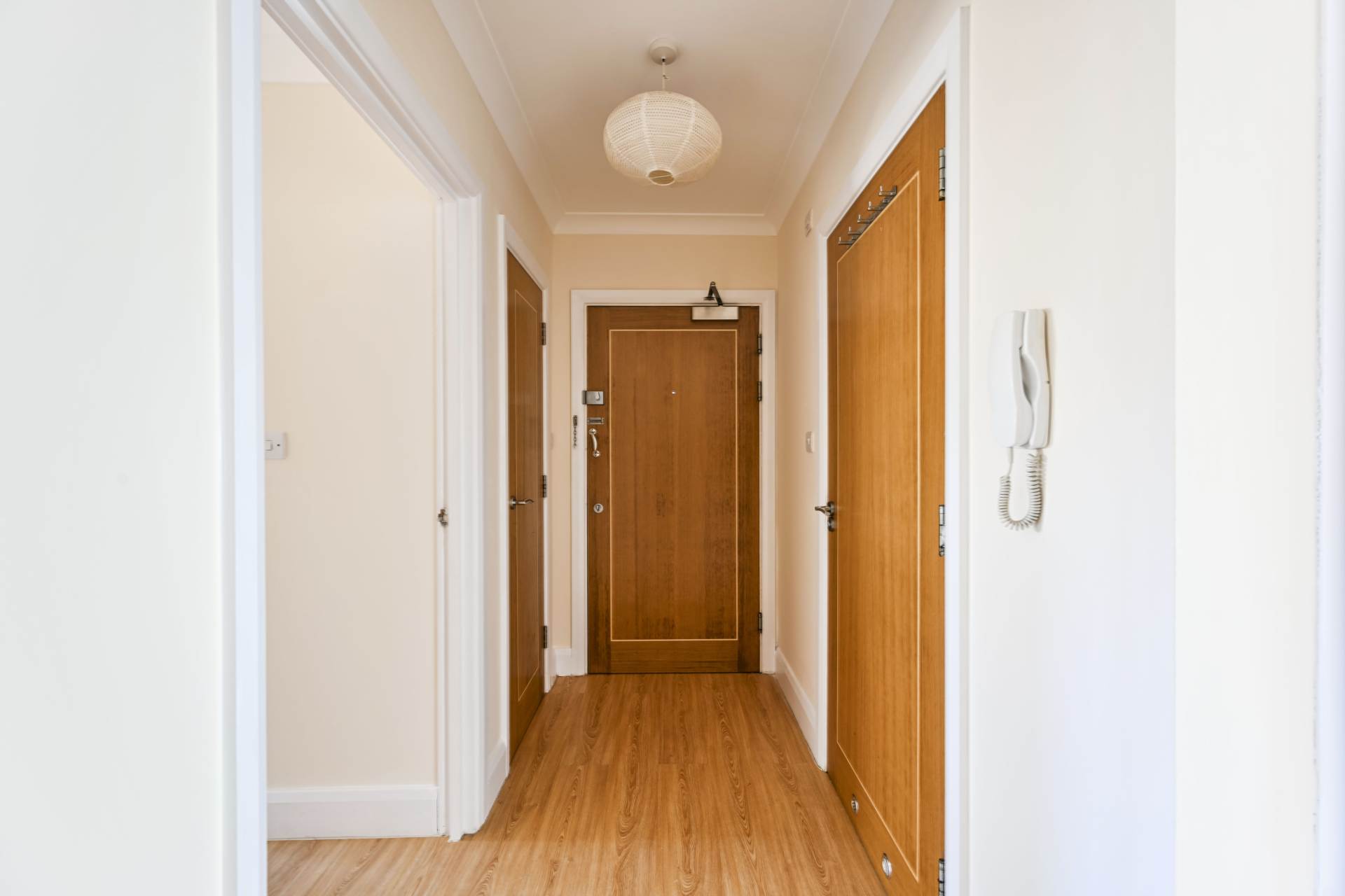 Flat Woodbury Close in Greater London