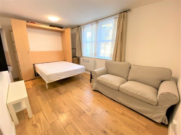 Flat Abbey Gardens in Greater London