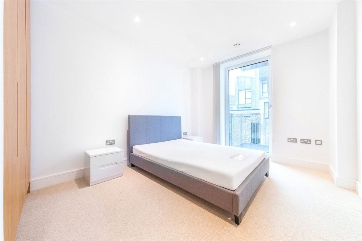 Flat Caxton Street North in Greater London