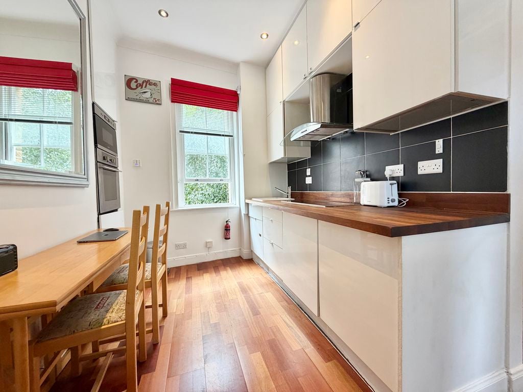 Flat Price's Street in Greater London