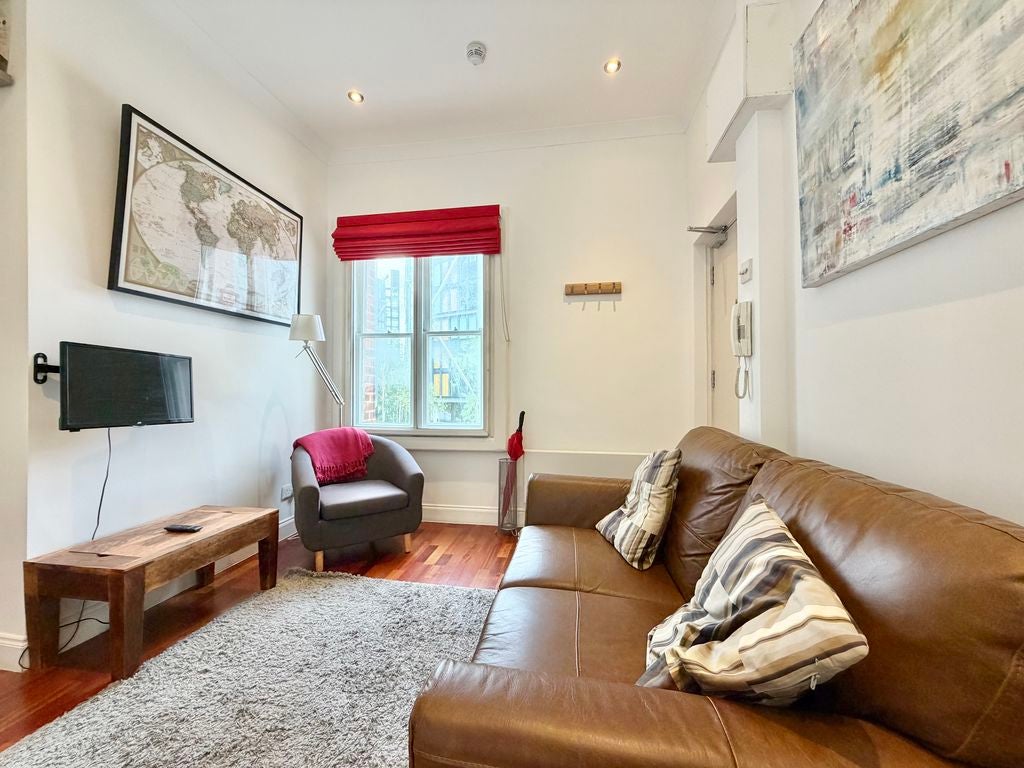 Flat Price's Street in Greater London
