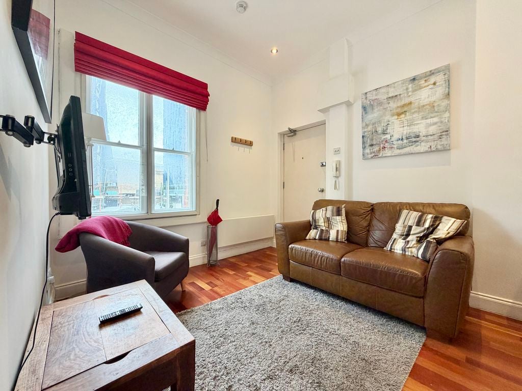 Flat Price's Street in Greater London