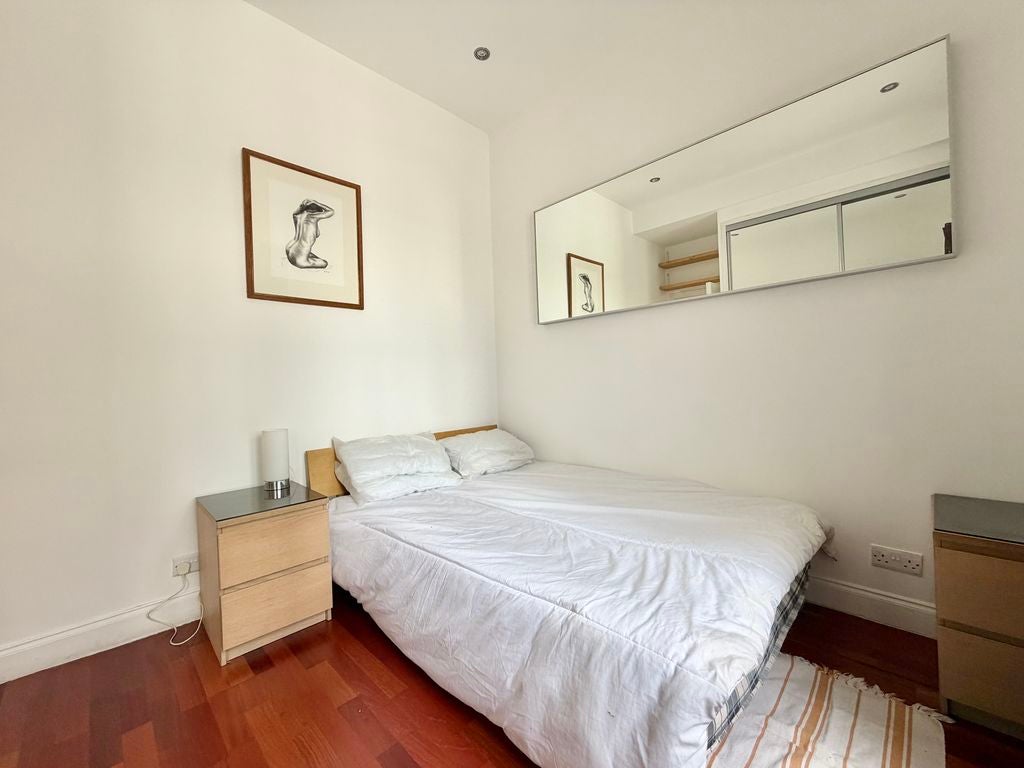 Flat Price's Street in Greater London
