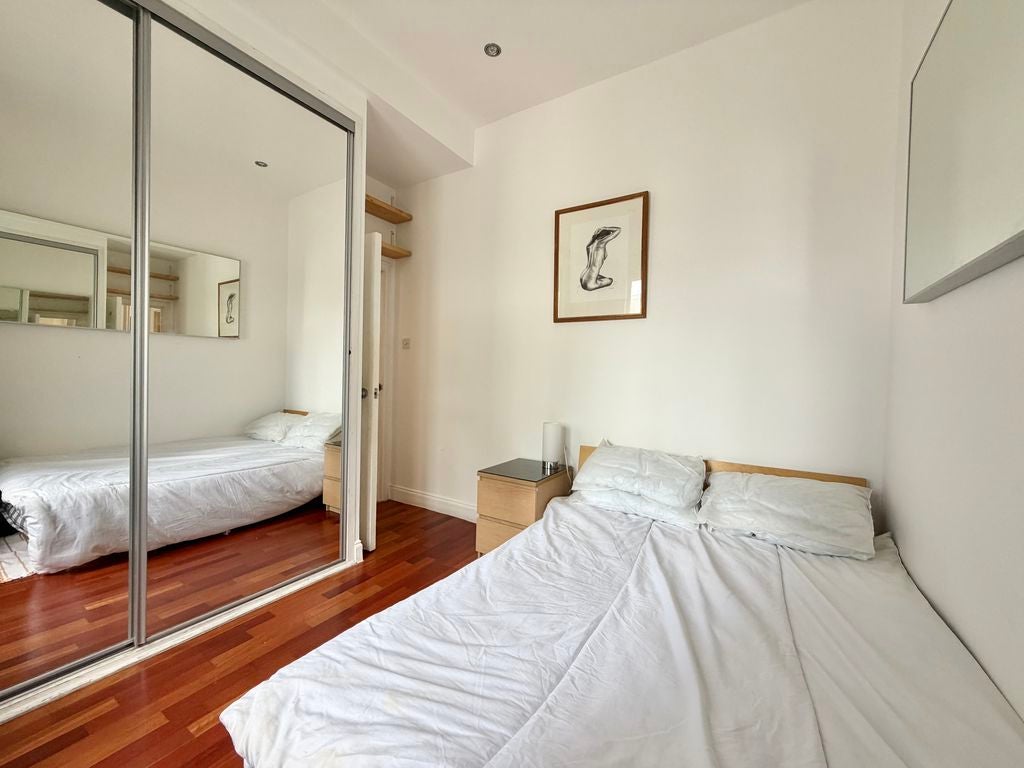 Flat Price's Street in Greater London
