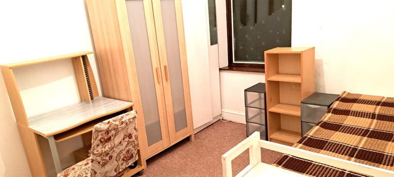 Room Calderon Road in Greater London