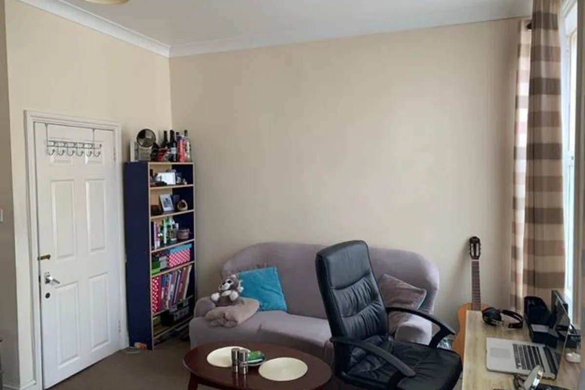 Flat Barclay Road in Greater London