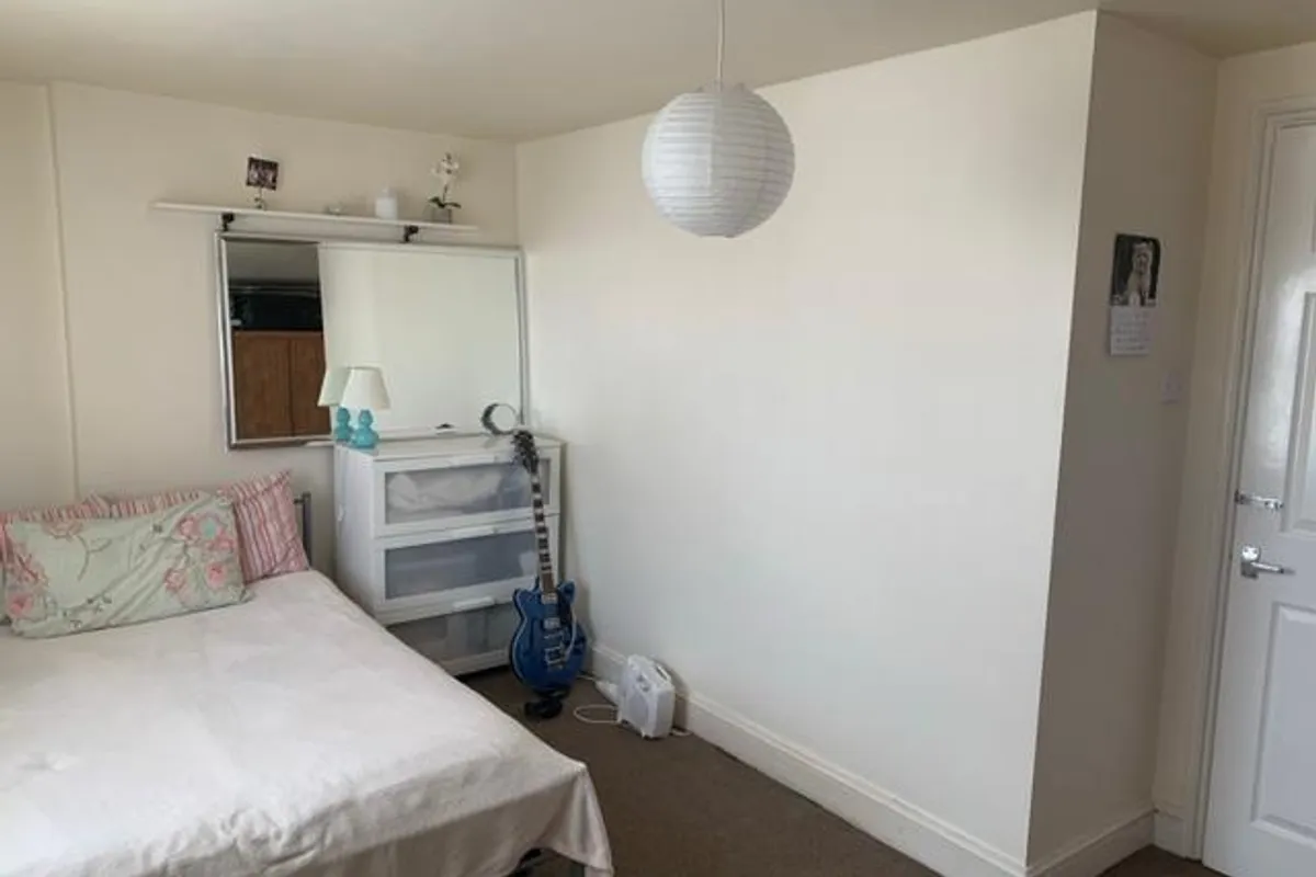 Flat Barclay Road in Greater London
