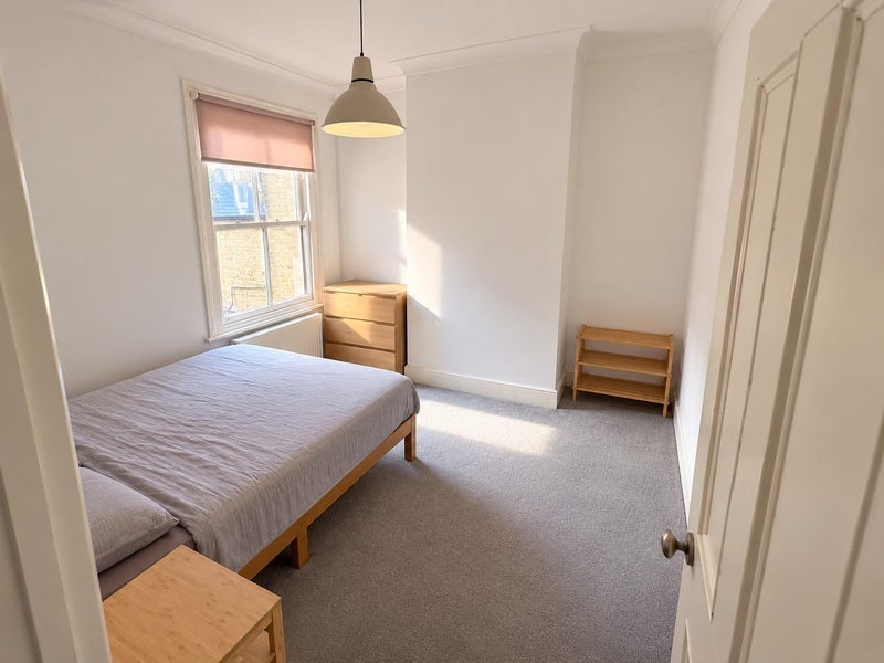 Flat Hibbert Road in Greater London
