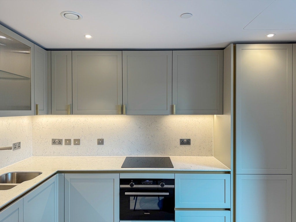 Flat Princess Louise Close in City of Westminster