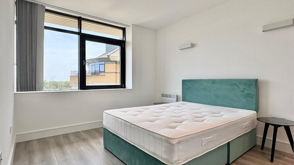 Flat Great West Road in Greater London