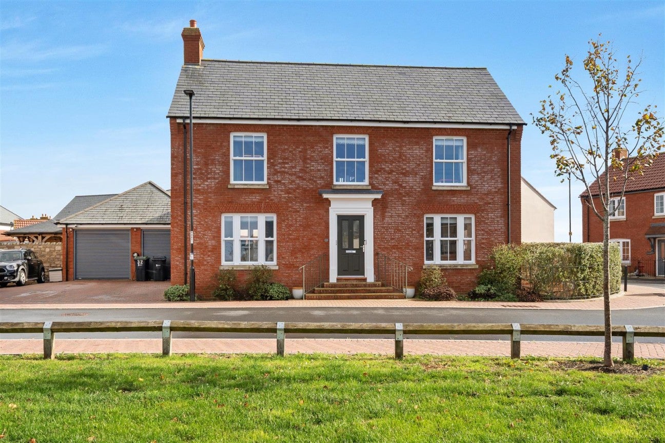 House Helyar Drive in Chickerell