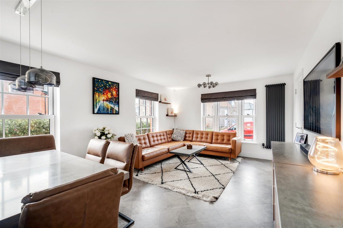 House Helyar Drive in Chickerell