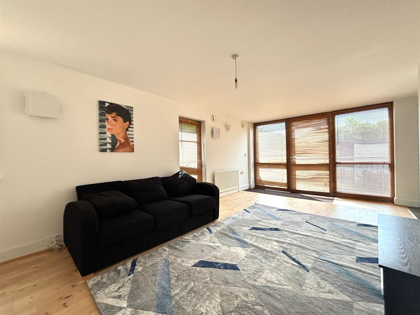Flat Bath Road in Greater London