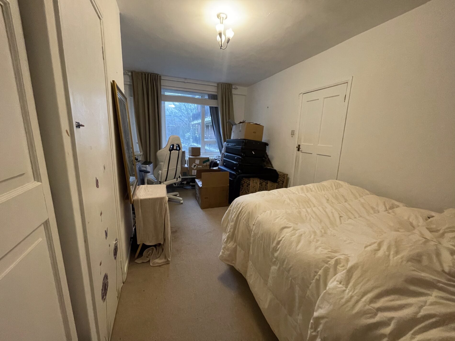 Flat Hortensia Road in Greater London