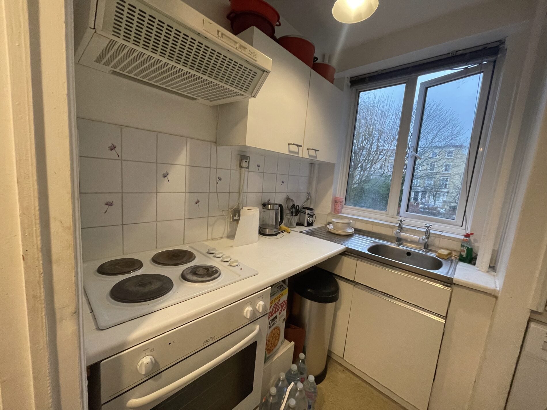 Flat Hortensia Road in Greater London