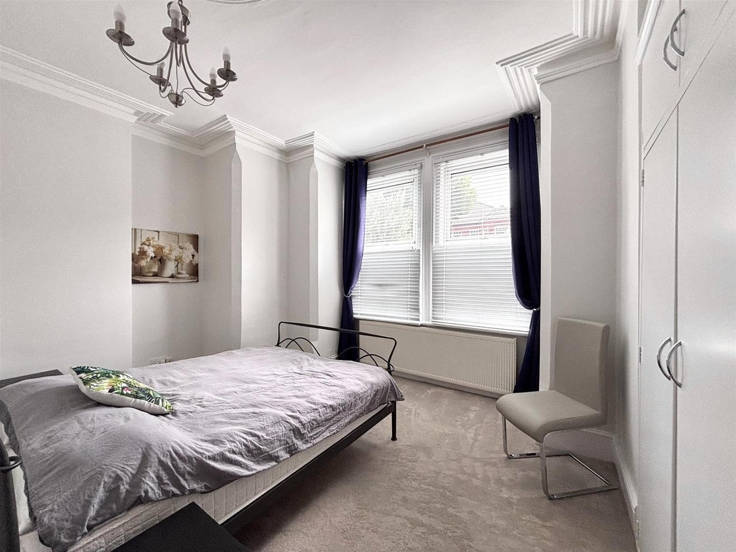 Flat Walm Lane in Greater London