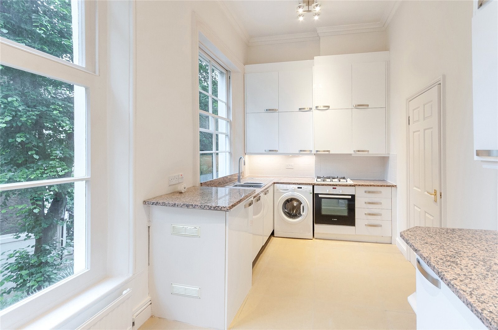 Flat Clifton Gardens in City of Westminster