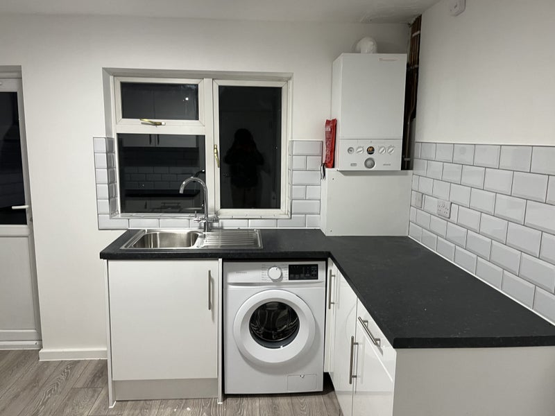 Room Sandon Road in Basildon