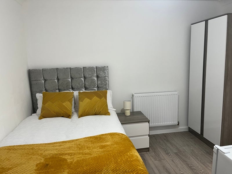 Room Sandon Road in Basildon
